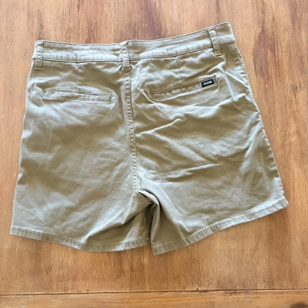 RSQ Shorter Chino Mens Shorts Green Beige Size 31  Flat Front Casual Stretch